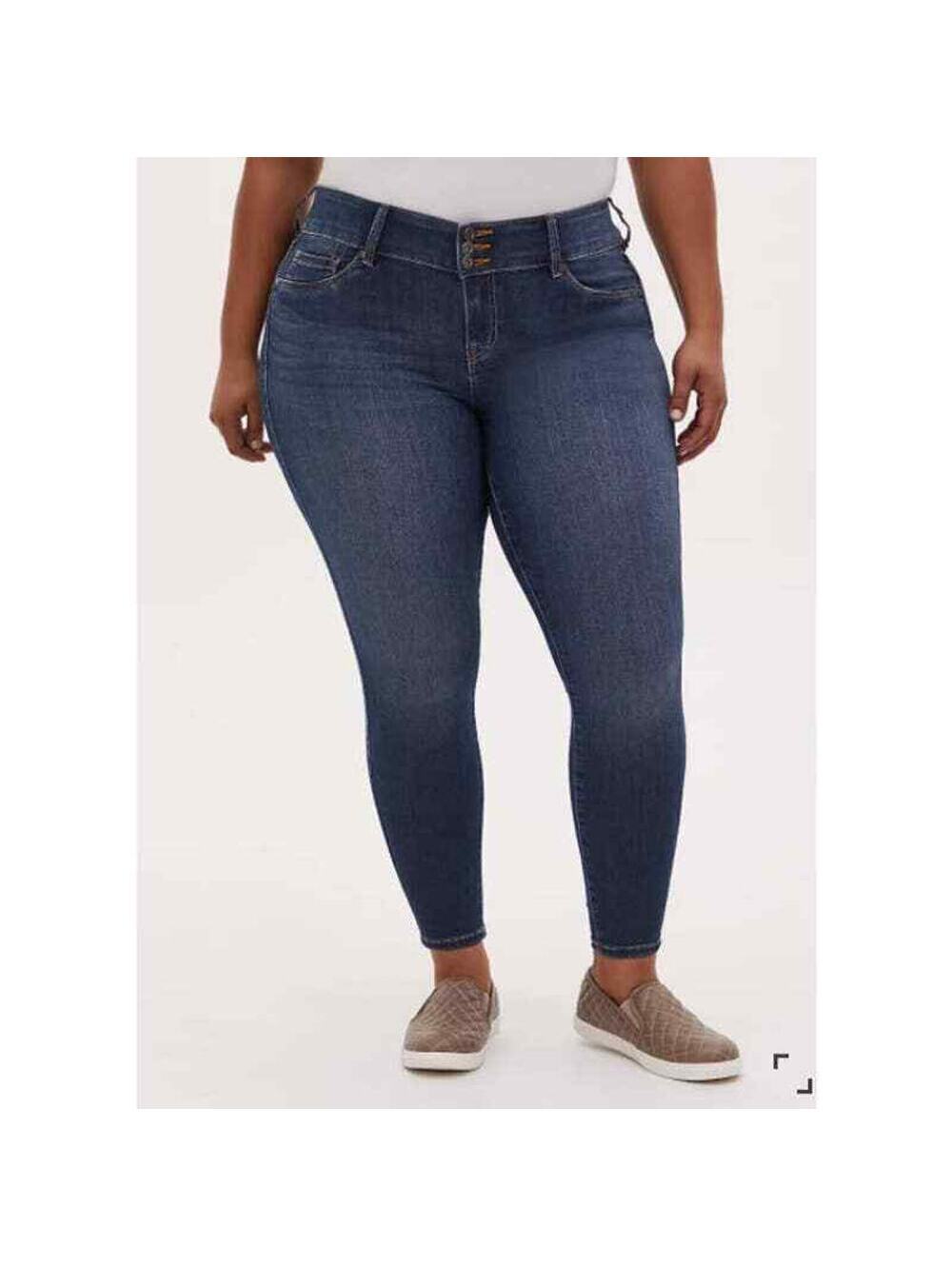 TORRID 26S SUPER STRETCH MEDIUM WASH JEGGINGS NWT